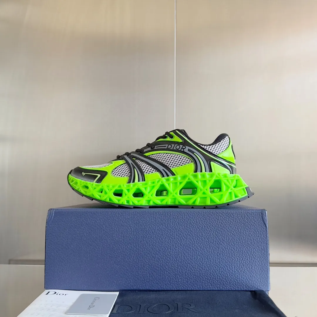 【DIOR】P:800💰 Men's 39-44. (Male 45.46 custom-made) Dior kawa Dior joint 2025ss casual sports shoes‼ ️ Reinterpret running shoes with dior’s haute couture style. b35 is made of fine-textured leather and mesh fabric materials. It can be worn in all seasons, is comfortable and breathable, and has many lines on the shoe body to outline details. It has a full retro three-dimensional feel and can create a casual look all year round!